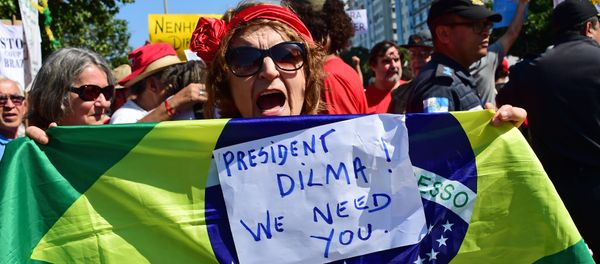 Residents of Rio de Janeiro demonstrate against interim president Michel Temer, political upheaval, corruption and the cost of the Rio 2016 Olympics Games, in front of the Copacabana Palace Hotel on August 5, 2016 - Sputnik International
