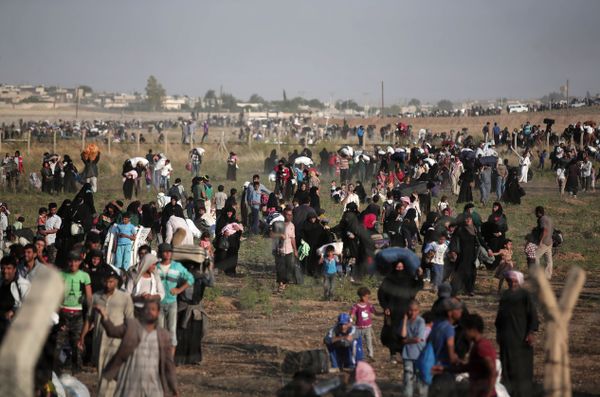  In this June 14, 2015 file photo taken from the Turkish side of the border between Turkey and Syria, in Akcakale, Sanliurfa province, southeastern Turkey, thousands of Syrian refugees walk in order to cross into Turkey - Sputnik International
