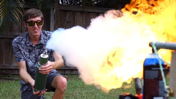 Liquid Nitrogen Freeze-Ray Vs. Flamethrower - Sputnik International