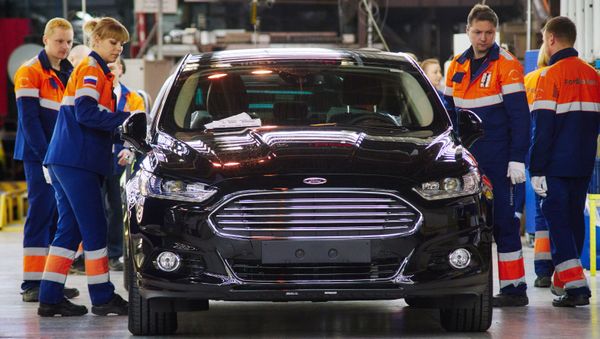 Workers at the final assembly line at the Ford Sollers plant in Vsevolozhsk, Leningrad Region Workers at the final assembly line at the Ford Sollers plant in Vsevolozhsk, Leningrad Region - Sputnik International