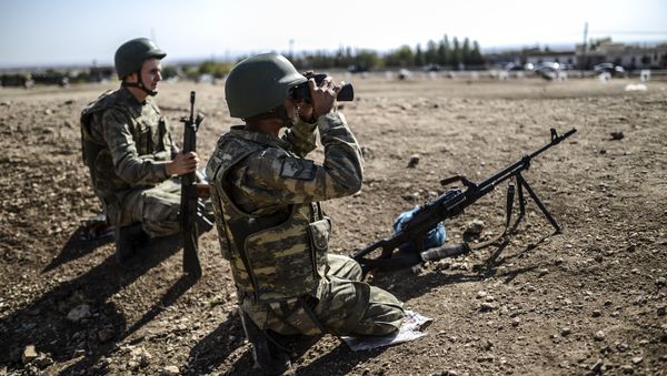 A Turkish soldier uses binoculars to check the Syrian border near the Mursitpinar border crossing on the Turkish-Syrian border in the southeastern town of Suruc, Sanliurfa province, on October 4, 2014 A Turkish soldier uses binoculars to check the Syrian border near the Mursitpinar border crossing on the Turkish-Syrian border in the southeastern town of Suruc, Sanliurfa province, on October 4, 2014 - Sputnik International