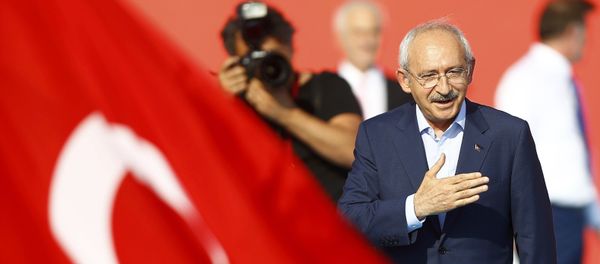 Turkey's main opposition Republican People's Party (CHP) leader Kemal Kilicdaroglu attends Democracy and Martyrs Rally, organized by Turkish President Tayyip Erdogan and supported by ruling AK Party (AKP), oppositions Republican People's Party (CHP) and Nationalist Movement Party (MHP), to protest against last month's failed military coup attempt, in Istanbul, Turkey, August 7, 2016 Turkey's main opposition Republican People's Party (CHP) leader Kemal Kilicdaroglu attends Democracy and Martyrs Rally, organized by Turkish President Tayyip Erdogan and supported by ruling AK Party (AKP), oppositions Republican People's Party (CHP) and Nationalist Movement Party (MHP), to protest against last month's failed military coup attempt, in Istanbul, Turkey, August 7, 2016 - Sputnik International