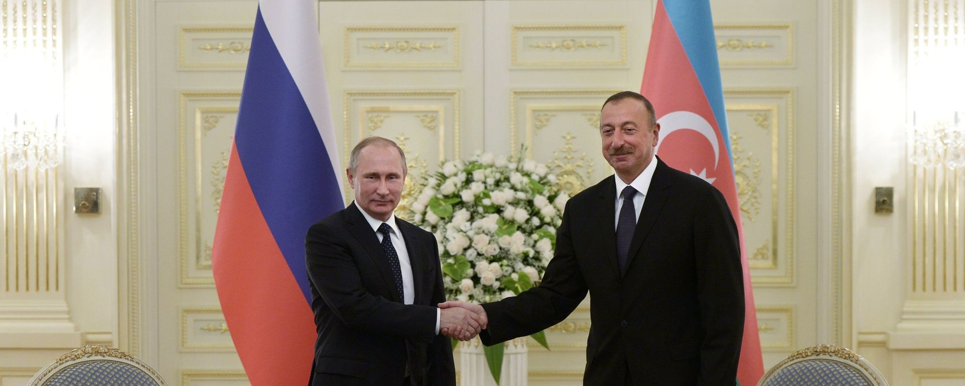 Russian President Vladimir Putin, left, and President of Azerbaijan Ilham Aliyev during a meeting at Genclik residence in Baku Russian President Vladimir Putin, left, and President of Azerbaijan Ilham Aliyev during a meeting at Genclik residence in Baku - Sputnik International, 1920, 17.08.2024