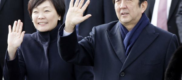 Japanese Prime Minister Shinzo Abe with his wife Akie Abe Japanese Prime Minister Shinzo Abe with his wife Akie Abe - Sputnik International