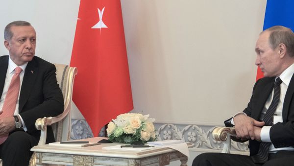 Russian President Vladimir Putin (right) meeting with Turkish President Recep Tayyip Erdogan at the Constantine palace in St. Petersburg Russian President Vladimir Putin (right) meeting with Turkish President Recep Tayyip Erdogan at the Constantine palace in St. Petersburg - Sputnik International