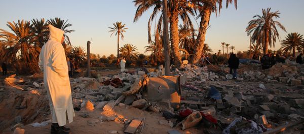 People gather after U.S. airstrikes on a house and training camp belonging to the Islamic State group, west of Sabratha, Libya. (File) - Sputnik International