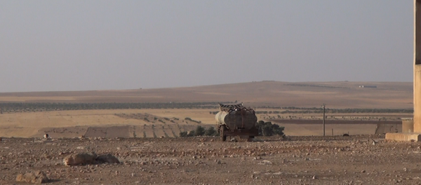 The moment of combustion of heavy equipment to Islamic state after Syrian shelling - Sputnik International