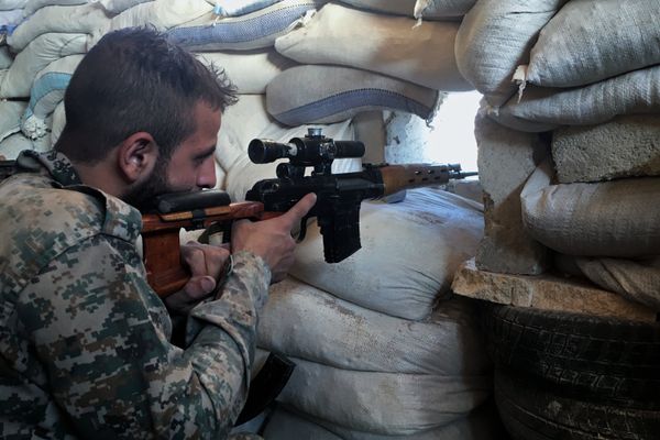 A Syrian Army soldier at the front line against a military logistics school in southern Aleppo - Sputnik International