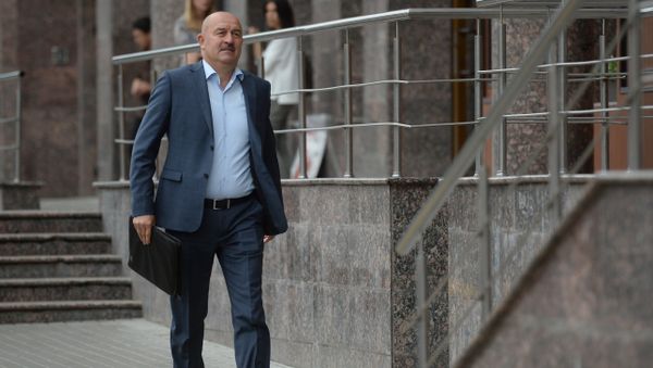 Russian football expert Stanislav Cherchesov before a meeting of the Rusian Football Union's Council of Coaches in Moscow - Sputnik International