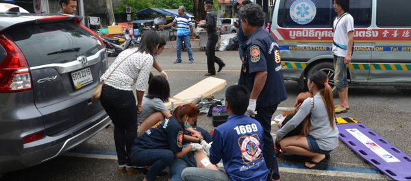 Injured people receive first aid after a bomb exploded on August 11, 2016 in Trang, Thailand. Picture taken August 11, 2016 Injured people receive first aid after a bomb exploded on August 11, 2016 in Trang, Thailand. Picture taken August 11, 2016 - Sputnik International