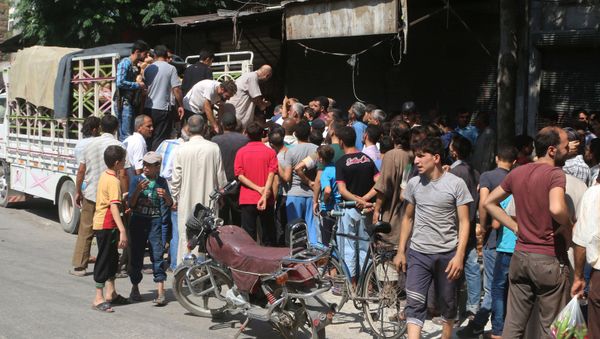 People gather to get fresh produce that was brought into rebel held areas of Aleppo by private traders from a newly opened corridor that linked besieged opposition held eastern Aleppo with western Syria that was captured recently by rebels, in Aleppo, August 11, 2016 People gather to get fresh produce that was brought into rebel held areas of Aleppo by private traders from a newly opened corridor that linked besieged opposition held eastern Aleppo with western Syria that was captured recently by rebels, in Aleppo, August 11, 2016 - Sputnik International