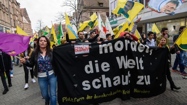 Kurdish supporters demonstrate with a banner 'Erdogan kills. The world is watching' on April 10, 2016 in Nürnberg - Sputnik International