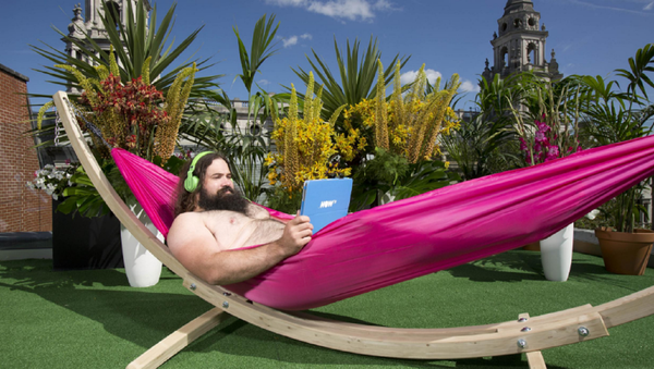 In the Buff: London’s First Nudist Bar Terrace Opens - Sputnik International