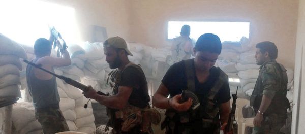 Syrian army fighters during a fight in south-western Aleppo, Syria Syrian army fighters during a fight in south-western Aleppo, Syria - Sputnik International
