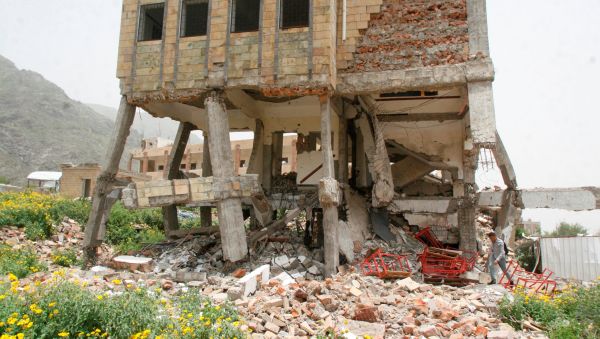 A man walks on the rubble of a school destroyed by a Saudi-led air strike in the southwestern city of Taiz, Yemen July 27, 2016 A man walks on the rubble of a school destroyed by a Saudi-led air strike in the southwestern city of Taiz, Yemen July 27, 2016 - Sputnik International