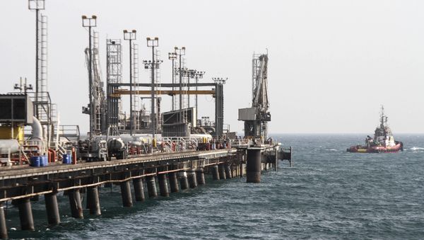 A picture shows an oil facility in the Khark Island, on the shore of the Gulf, on February 23, 2016 - Sputnik International