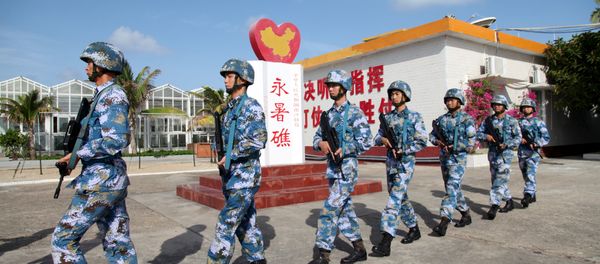 Soldiers of China's People's Liberation Army (PLA) Navy patrol at Fiery Cross Reef, in the Spratly Islands, known in China as the Nansha Islands (File) - Sputnik International