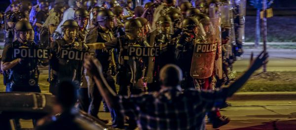 Police move in on a group of protesters throwing rocks at them in Milwaukee, Sunday, Aug. 14, 2016 Police move in on a group of protesters throwing rocks at them in Milwaukee, Sunday, Aug. 14, 2016 - Sputnik International