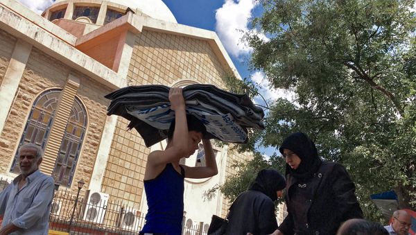 Refugees from block 1070 in south-western Aleppo who received aid in a Sunday Orthodox School by an Orthodox church in Aleppo - Sputnik International
