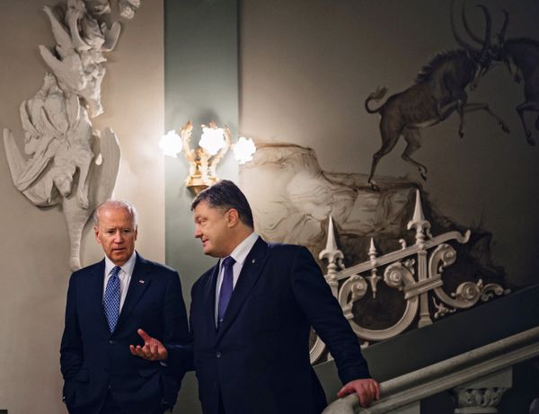 Ukrainian President Petro Poroshenko meets with Vice President of the United States Joe Biden, August 2016. Ukrainian President Petro Poroshenko meets with Vice President of the United States Joe Biden, August 2016. - Sputnik International