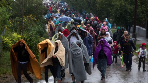 Refugees walk from railway station in Hegyeshalom in Hungary toward the Austrian border. Refugees walk from railway station in Hegyeshalom in Hungary toward the Austrian border. - Sputnik International