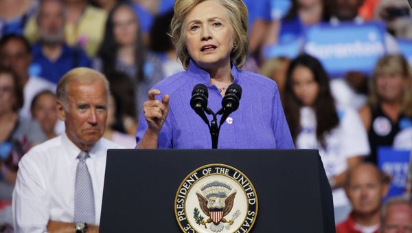 Democratic presidential nominee Hillary Clinton speaks at a campaign rally with Vice President Joe Biden(L), August 15, 2016, in Scranton, Pennsylvania - Sputnik International