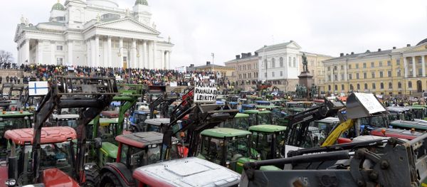 Farmers with their tractors from different parts of the country participate in a demonstration in Helsinki, Finland, Friday, March 11, 2016. - Sputnik International