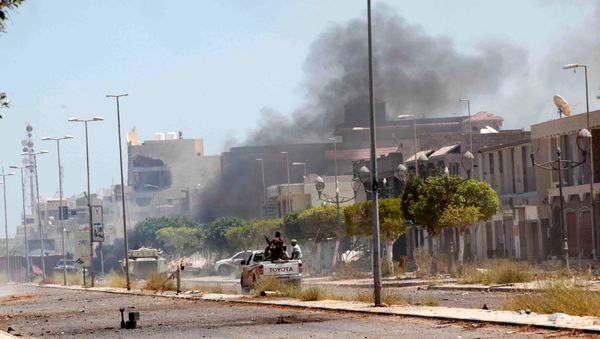 Fighters ride a pickup truck as smoke rises during a battle with Islamic State fighters in neighborhood Number Two in Sirte, Libya - Sputnik International