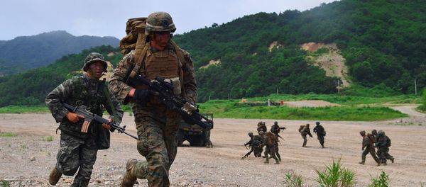 South Korea and US Marines run to a position during a joint military drill at a fire training field in the southeastern port of Pohang on July 6, 2016 South Korea and US Marines run to a position during a joint military drill at a fire training field in the southeastern port of Pohang on July 6, 2016 - Sputnik International