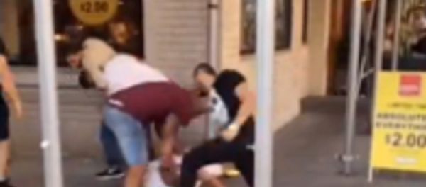 NYPD Officer Suspended After Gang-Style Beat-Down Caught on Camera - Sputnik International