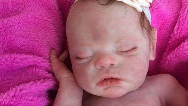 New Hampshire Cop Breaks Car Window to Pull Out ‘Child’ Left Inside, Turns Out It Was a Doll - Sputnik International
