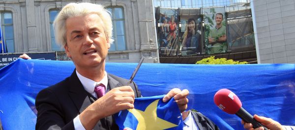 Dutch populist and euro-sceptic Geert Wilders displays a yellow star he cut out of the EU flag, during news conference, in front of the European Parliament in Brussels (File) - Sputnik International