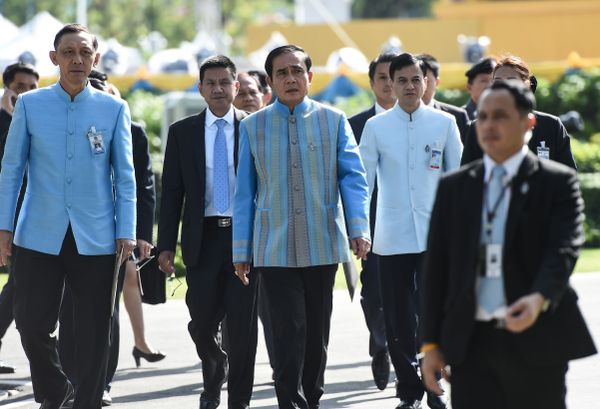 Prime Minister Prayuth Chan-Ocha (C) arrives at Government House before a cabinet meeting in Bangkok on August 9, 2016 Prime Minister Prayuth Chan-Ocha (C) arrives at Government House before a cabinet meeting in Bangkok on August 9, 2016 - Sputnik International