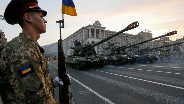 Self propelled howitzers drive during a rehearsal for the Independence Day military parade in the centre of Kiev, Ukraine, August 19, 2016 - Sputnik International