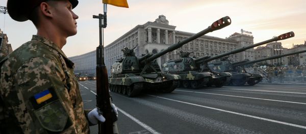 Self propelled howitzers drive during a rehearsal for the Independence Day military parade in the centre of Kiev, Ukraine, August 19, 2016 Self propelled howitzers drive during a rehearsal for the Independence Day military parade in the centre of Kiev, Ukraine, August 19, 2016 - Sputnik International