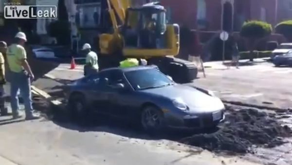 Porsche stuck in wet cement - Sputnik International