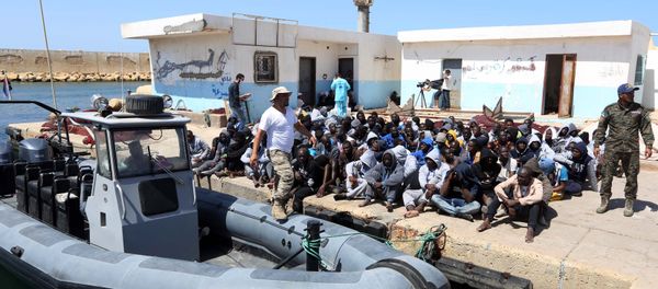 Illegal migrants sit on the dock at the Tripoli port after 117 migrants of African origins, including six pregnant women, were rescued by two coast guard boats off the coast of Libya on June 7, 2016 Illegal migrants sit on the dock at the Tripoli port after 117 migrants of African origins, including six pregnant women, were rescued by two coast guard boats off the coast of Libya on June 7, 2016 - Sputnik International