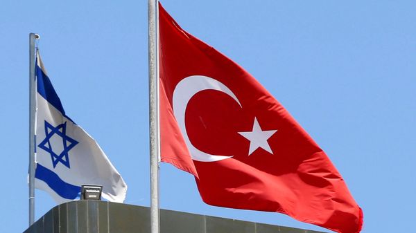 A Turkish flag flutters atop the Turkish embassy as an Israeli flag is seen nearby, in Tel Aviv, Israel June 26, 2016 - Sputnik International