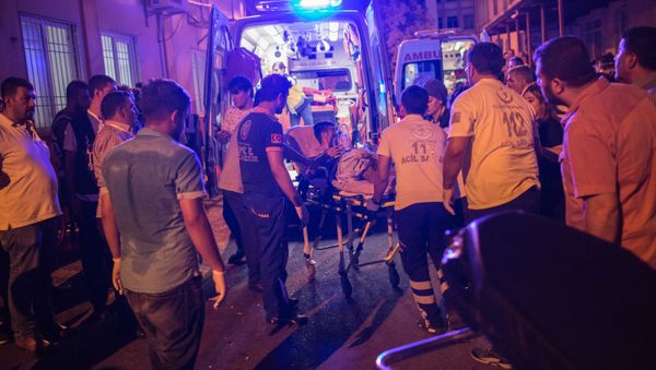 First aid officers carry an injured man to hospital August 20, 2016 in Gaziantep following a late night militant attack on a wedding party in southeastern Turkey - Sputnik International
