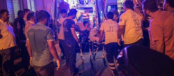 First aid officers carry an injured man to hospital August 20, 2016 in Gaziantep following a late night militant attack on a wedding party in southeastern Turkey - Sputnik International