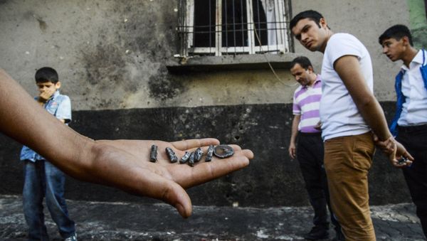 A person shows pieces of projectile near the explosion scene following a late night attack on a wedding party that left at least 30 dead in Gaziantep in southeastern Turkey near the Syrian border on August 21, 2016 A person shows pieces of projectile near the explosion scene following a late night attack on a wedding party that left at least 30 dead in Gaziantep in southeastern Turkey near the Syrian border on August 21, 2016 - Sputnik International