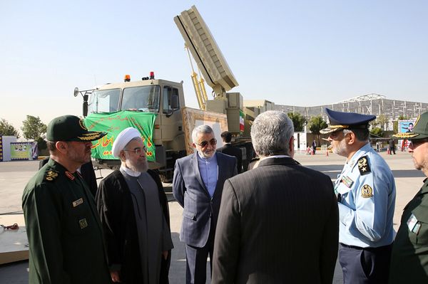 Iran's President Hassan Rouhani (2nd L) and Defence Minister Hossein Dehghan (L) stand near the new air defense missile system Bavar-373, in Tehran, Iran August 21, 2016 - Sputnik International