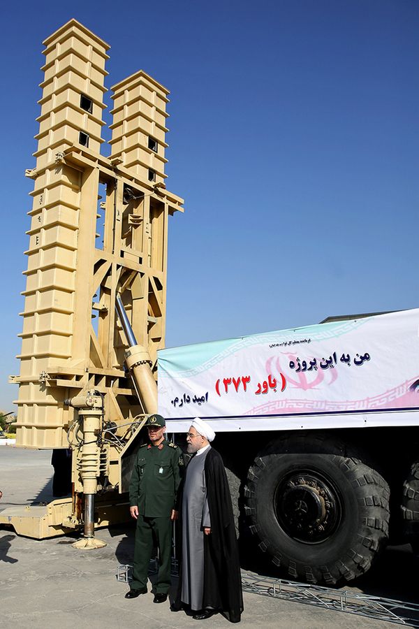 Iran's President Hassan Rouhani (R) and Defence Minister Hossein Dehghan stand in front of the new air defense missile system Bavar-373, in Tehran, Iran August 21, 2016 Iran's President Hassan Rouhani (R) and Defence Minister Hossein Dehghan stand in front of the new air defense missile system Bavar-373, in Tehran, Iran August 21, 2016 - Sputnik International