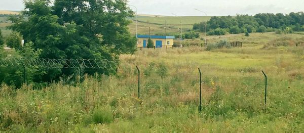 Chunk of the 'wall' on Ukraine's border with Russia Chunk of the 'wall' on Ukraine's border with Russia - Sputnik International