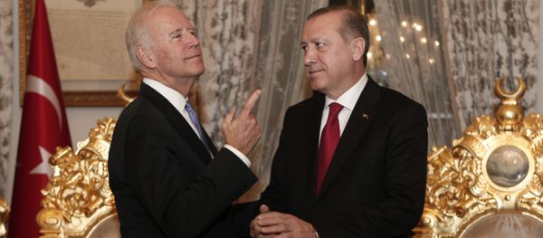 US Vice President Joe Biden (L) gestures next to Turkish President Recep Tayyip Erdogan after a meeting at Yildiz Mabeyn Palace on January 23, 2016 in Istanbul US Vice President Joe Biden (L) gestures next to Turkish President Recep Tayyip Erdogan after a meeting at Yildiz Mabeyn Palace on January 23, 2016 in Istanbul - Sputnik International