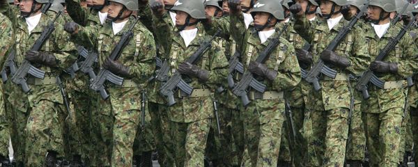 Troops of Japan Grand Self-Defense Force (JGSDF) 1st Airborne Brigade march during an inspection parade for the JGSDF Eastern Army 44th anniversary celebration at Asaka training field, suburban Tokyo. - Sputnik International