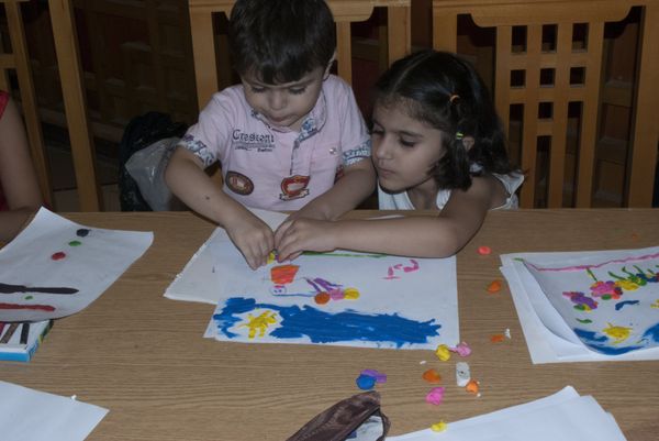 The Syrian children are seen attending a drawing circle in Damascus  - Sputnik International