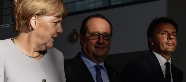 (L-R) German Chancellor Angela Merkel, French President Francois Hollande and Italy's Prime Minister Matteo Renzi arrive for a press conference ahead of talks following the Brexit referendum at the chancellery in Berlin, on June 27, 2016. (L-R) German Chancellor Angela Merkel, French President Francois Hollande and Italy's Prime Minister Matteo Renzi arrive for a press conference ahead of talks following the Brexit referendum at the chancellery in Berlin, on June 27, 2016. - Sputnik International