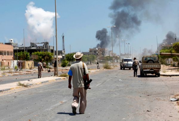 Smoke rises during a battle between Libyan forces allied with the U.N.-backed government and Islamic State fighters in neighborhood Number Two in Sirte, Libya August 16, 2016 - Sputnik International