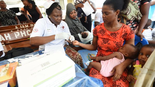 Health official takes blood sample of a mother for malaria testing at Ajah in Eti Osa East district of Lagos, on April 21, 2016 Health official takes blood sample of a mother for malaria testing at Ajah in Eti Osa East district of Lagos, on April 21, 2016 - Sputnik International